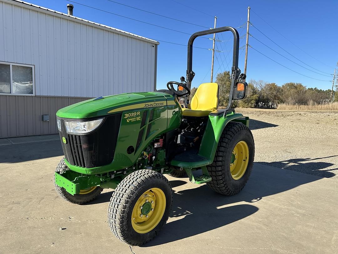 Image of John Deere 3039R Primary image