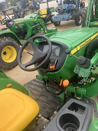 Image of John Deere 3043D equipment image 4