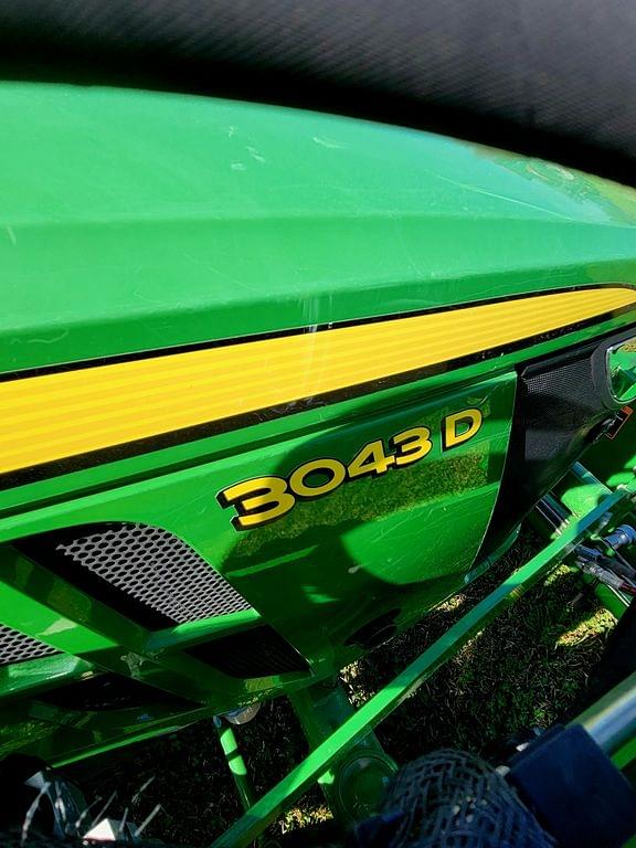 Image of John Deere 3043D equipment image 4