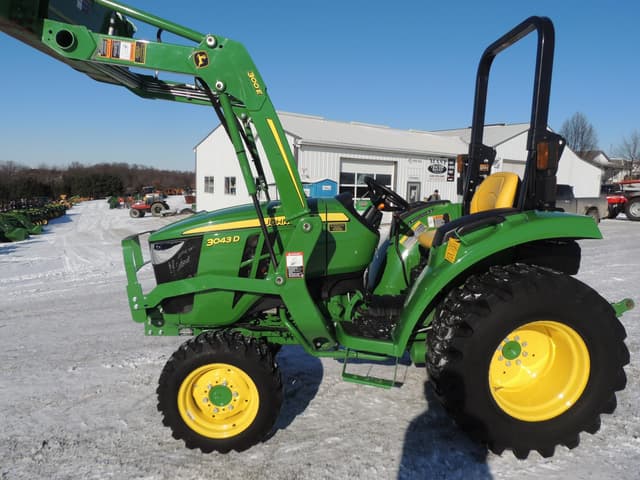 Image of John Deere 3043D equipment image 2