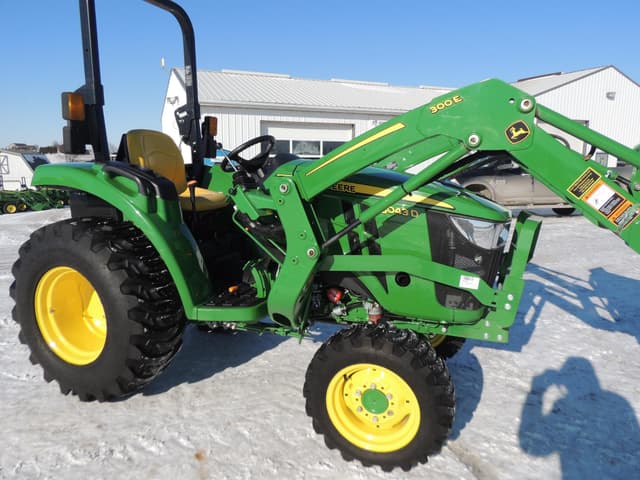 Image of John Deere 3043D equipment image 3