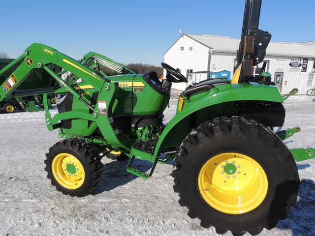 Image of John Deere 3043D equipment image 1