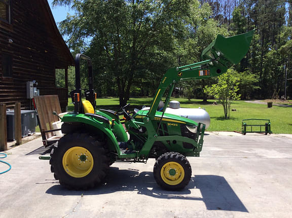 Image of John Deere 3043D equipment image 3