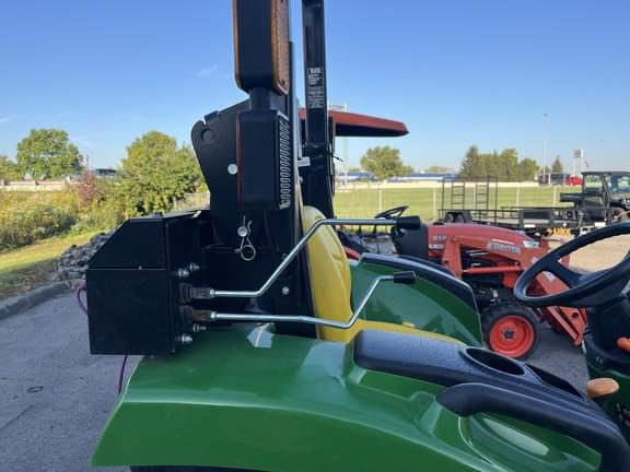 Image of John Deere 3043D equipment image 4