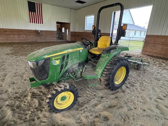 Image of John Deere 3043D equipment image 1