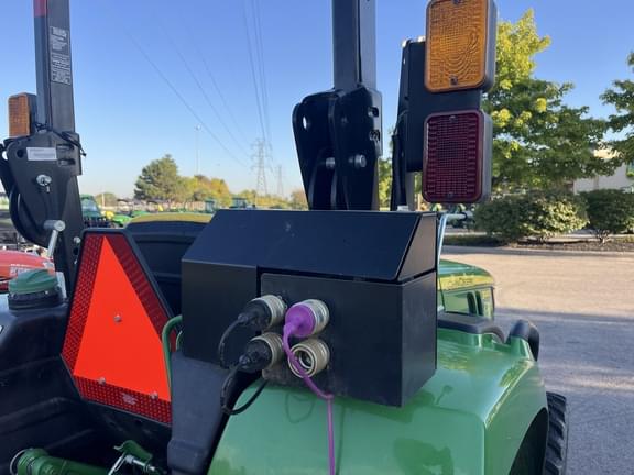 Image of John Deere 3043D equipment image 3