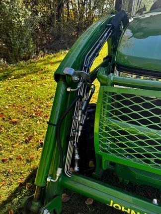 Image of John Deere 3046R equipment image 2