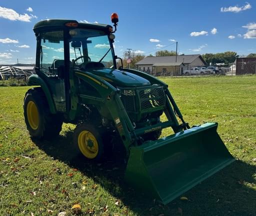 Image of John Deere 3046R equipment image 1