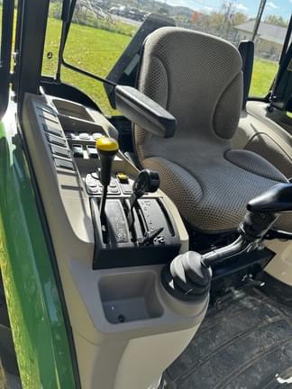 Image of John Deere 3046R equipment image 3