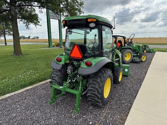 Image of John Deere 3046R equipment image 3