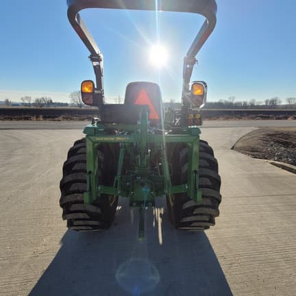 Image of John Deere 3046R equipment image 2