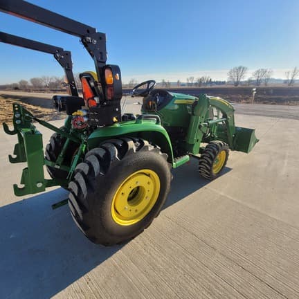 Image of John Deere 3046R equipment image 3