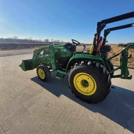Image of John Deere 3046R equipment image 1