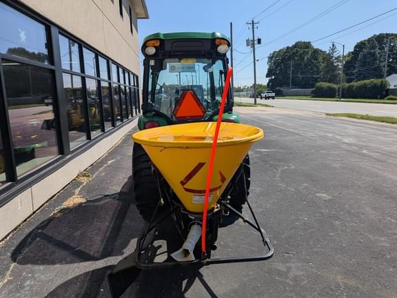Image of John Deere 3046R equipment image 4