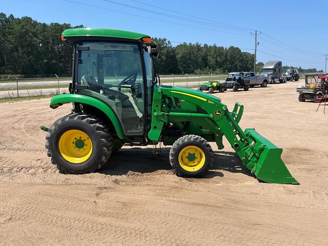 Image of John Deere 3046R equipment image 3