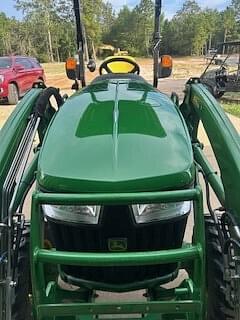 Image of John Deere 3046R equipment image 3