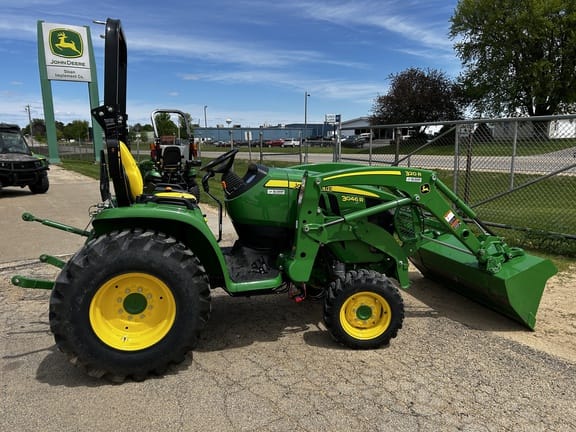 2021 John Deere 3046R Equipment Image0