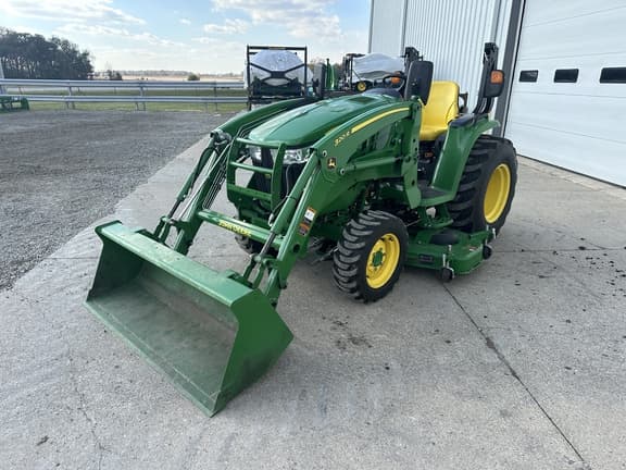 Image of John Deere 3046R equipment image 1