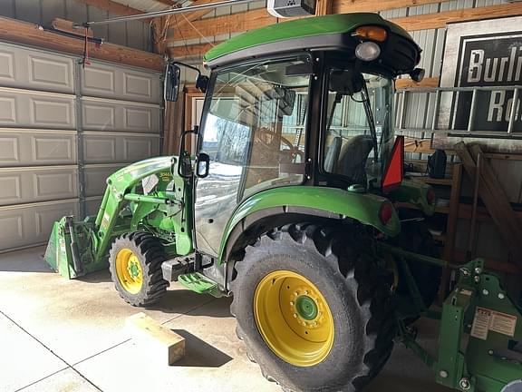 Image of John Deere 3046R equipment image 2