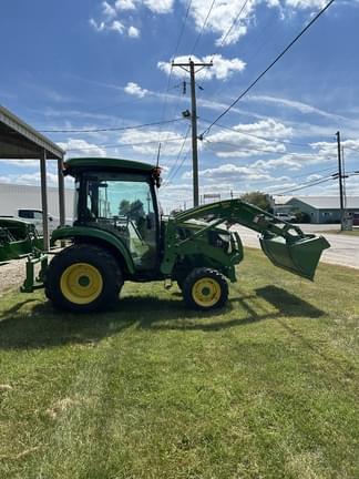 Image of John Deere 3046R equipment image 4
