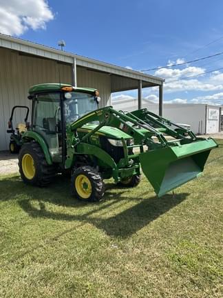 Image of John Deere 3046R equipment image 3