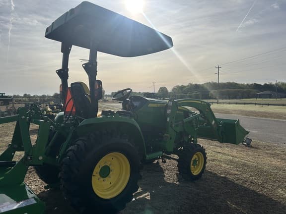 Image of John Deere 3046R equipment image 4
