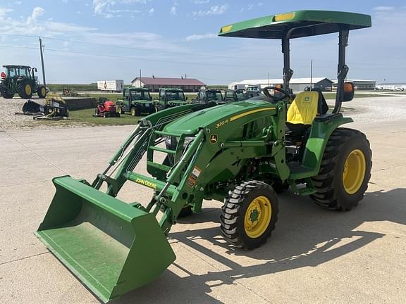 Image of John Deere 3046R equipment image 1