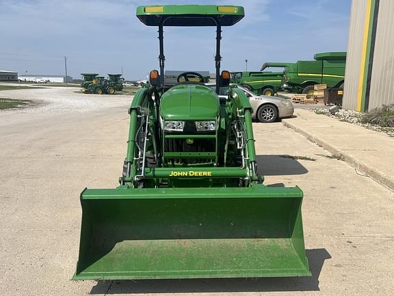 Image of John Deere 3046R equipment image 2