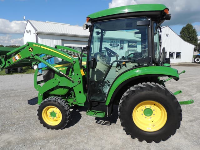 Image of John Deere 3046R equipment image 1