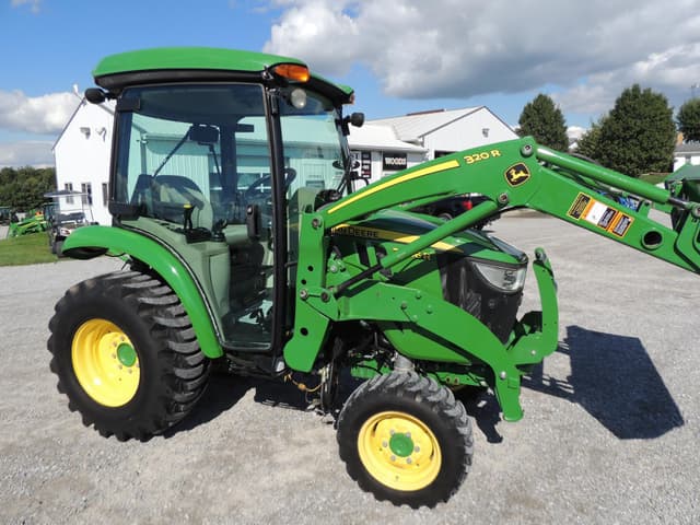Image of John Deere 3046R equipment image 3