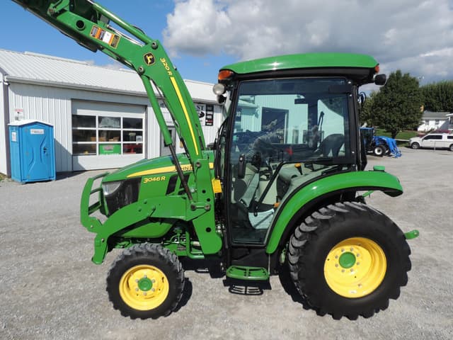 Image of John Deere 3046R equipment image 2