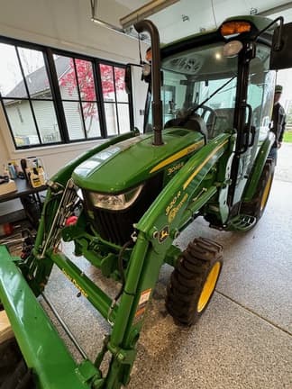 Image of John Deere 3046R equipment image 1