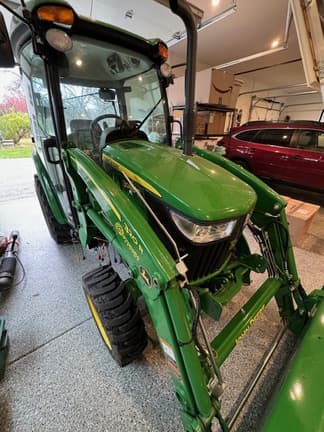 Image of John Deere 3046R equipment image 4