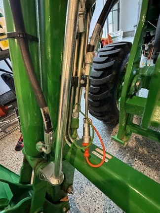 Image of John Deere 3046R equipment image 2