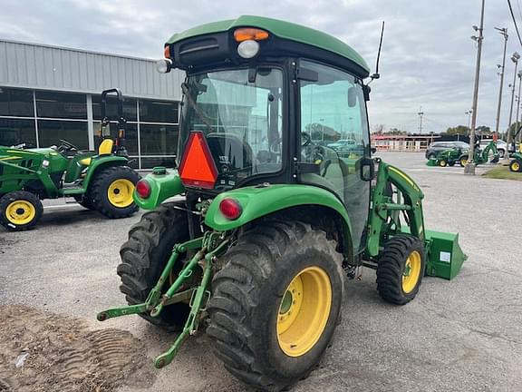 Image of John Deere 3046R equipment image 4