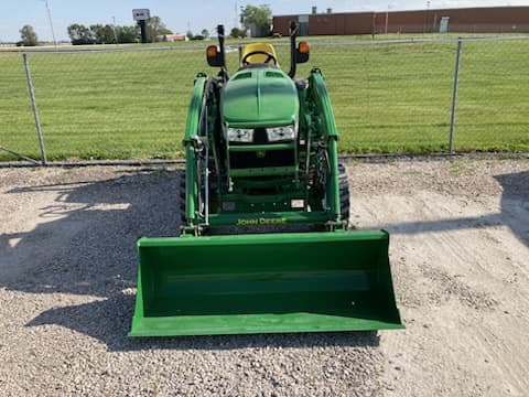 Image of John Deere 3046R equipment image 1