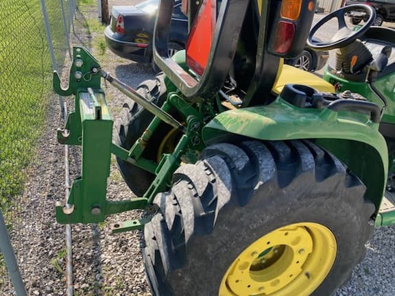 Image of John Deere 3046R equipment image 3