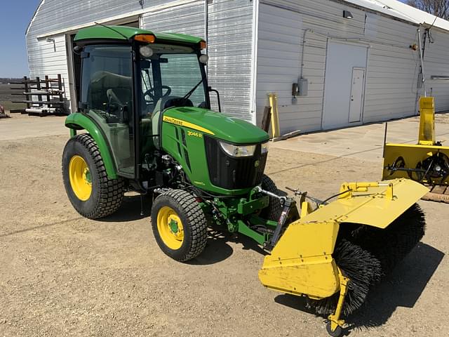 Image of John Deere 3046R equipment image 1