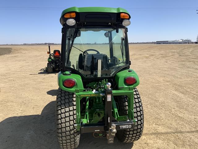 Image of John Deere 3046R equipment image 4