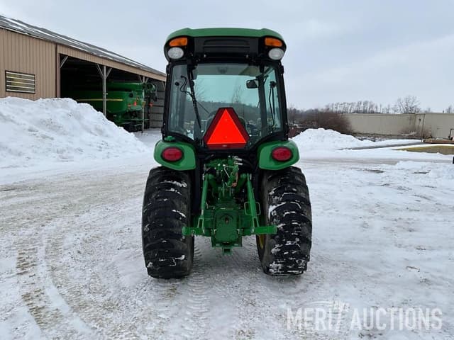 Image of John Deere 3046R equipment image 3