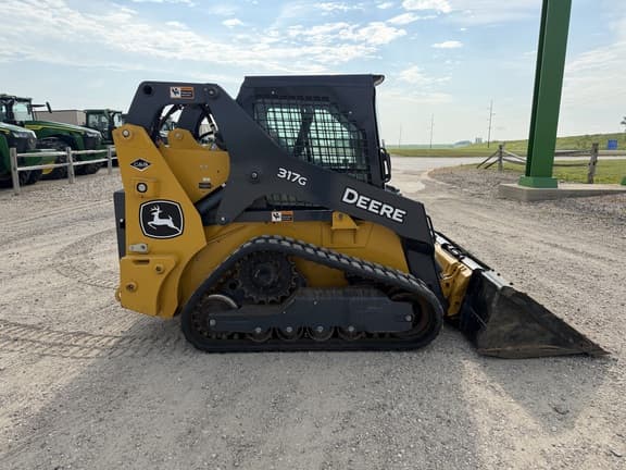 Image of John Deere 317G equipment image 3