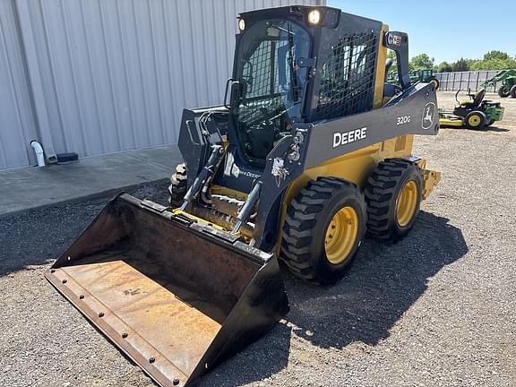 Image of John Deere 320G equipment image 3