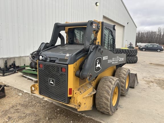 Image of John Deere 320G equipment image 3