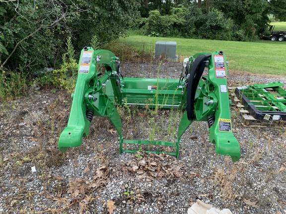 Image of John Deere 320R equipment image 2
