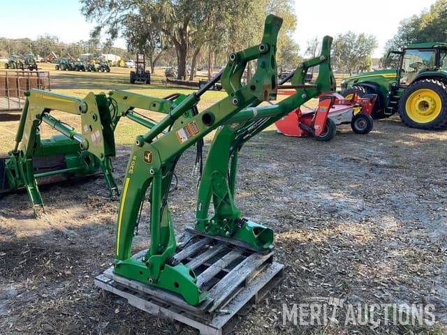 Image of John Deere 320R equipment image 2