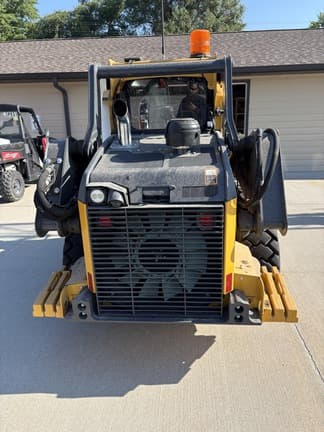Image of John Deere 324G equipment image 4