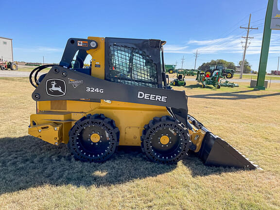 Image of John Deere 324G equipment image 3