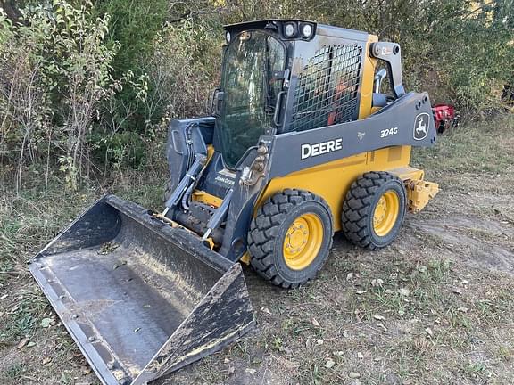 Image of John Deere 324G equipment image 2