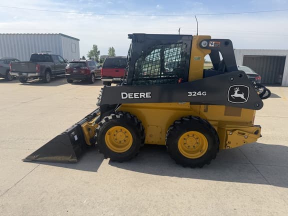 Image of John Deere 324G equipment image 4