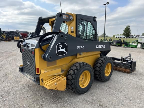 Image of John Deere 324G equipment image 3